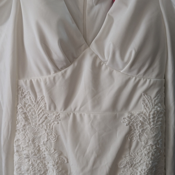 SHEIN Belle Solid V-neck Mermaid Hem Wedding Dress - Picture 14 of 16